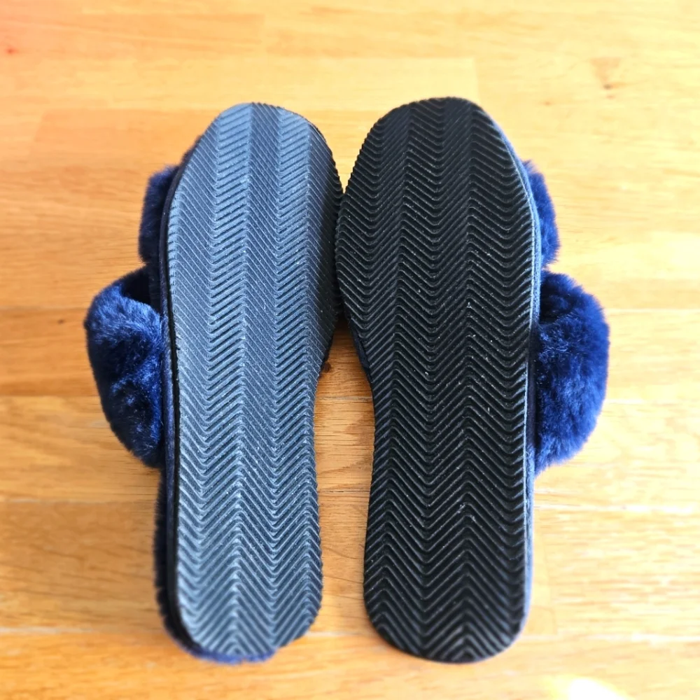 LC Lauren Conrad Blue Plush House Shoes Slippers Cozy - Size Medium - Picture 5 of 6